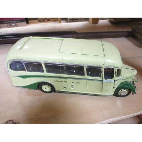 399 - Sun Star. Range of unboxed diecast buses, generally excellent, with 'Southern Vectis', 'Dulux', 'Sig... 