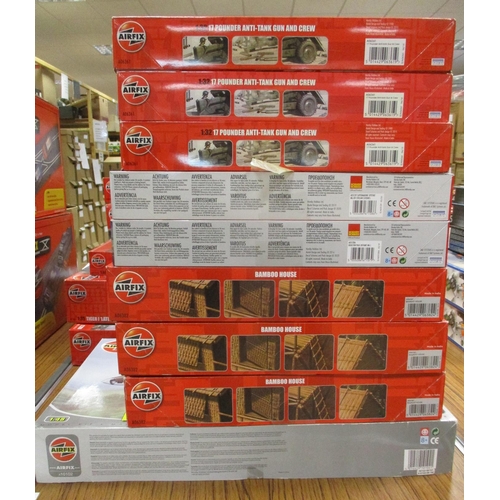 401 - Collection of unbuilt model kits, generally mint in excellent to mint boxes, with Airfix A00501, A00... 