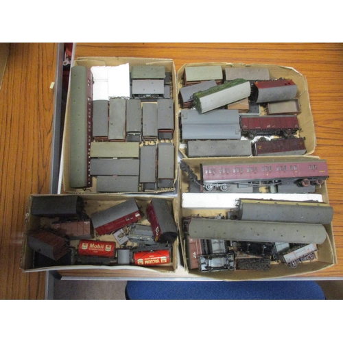 433 - Range of unboxed OO gauge Bachmann, Hornby, Wrenn, etc coaches and wagons, generally very good to ex... 