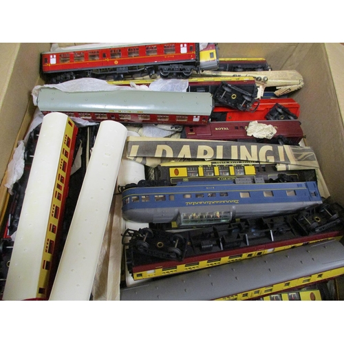 437 - Mixed OO gauge collection including unboxed carriages (30), wagons (70), locos (3) approx, model rai... 