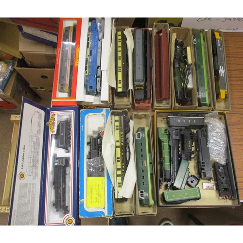 461 - Collection of OO gauge locomotives, coaches and spares, generally excellent to mint in very good to ... 