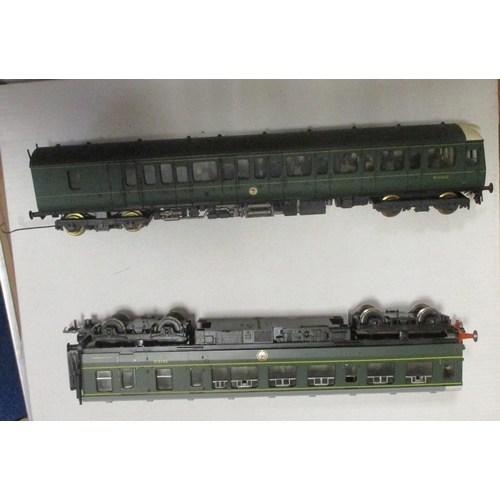 473 - Range of unboxed OO gauge locomotives and coaches, generally excellent, with Bachmann coaches (12), ... 