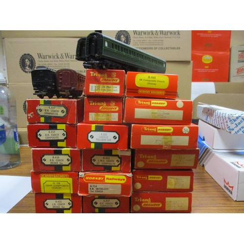 541 - Hornby. Collection of OO gauge locomotives and coaches, generally very good to mint with locomotives... 