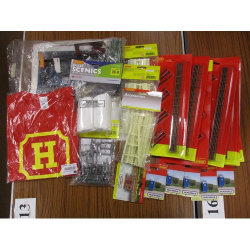 550 - Hornby. Collection of OO gauge buildings, scenery and accessories, generally mint in excellent to mi... 