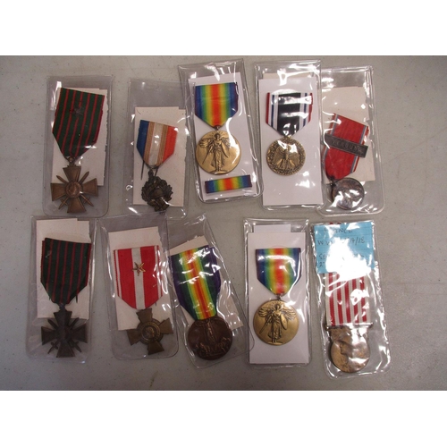 213 - Collection including good range of WW2 Czechoslovakia in England pin badges (13 of which 6 are ename... 