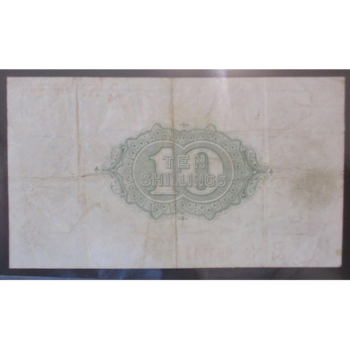 263 - N. F. Warren-Fisher. Range of 10/- banknotes, good fine to very fine, with 1919 (30 Sept) D/54 06574... 