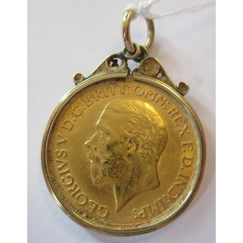 385 - IG lot - documents required. 1929SA sovereign good very fine, in pendant mount. (Y)