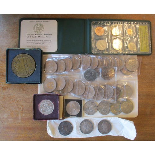 538 - Range of early to modern crowns, with 1889, 1893LVI, 1900LXIV, 1951, 1953, 1960 (2), 1965 (2), 1980 ... 