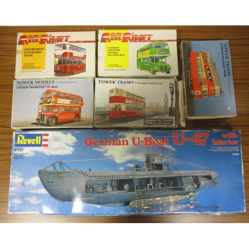 393 - Collection of boxed unassembled kits, majority either WW2 themed or buses, in very good to excellent... 