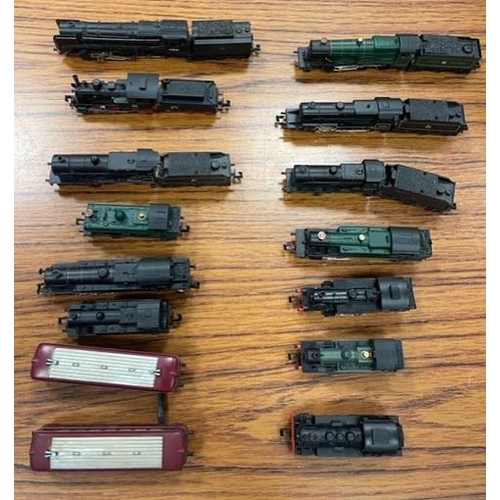 399 - N gauge. Unboxed collection of locomotives with steam Goodrich castle 5014 4-6–0, 92018 2-10-0, 4280... 