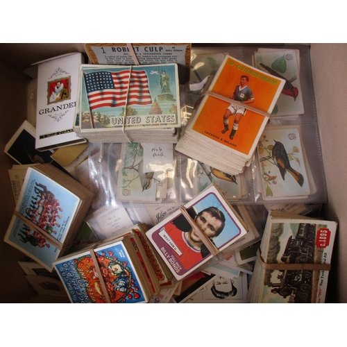 45 - Misc. mainly loose coln. of cig and trade cards (value in trade) with A&BC 1959 Flags of the World, ... 