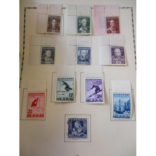 254 - Austria. Early to mid-1930’s coln in two folders incl early issues U, 1923 Artists set M, 1925-27 se... 