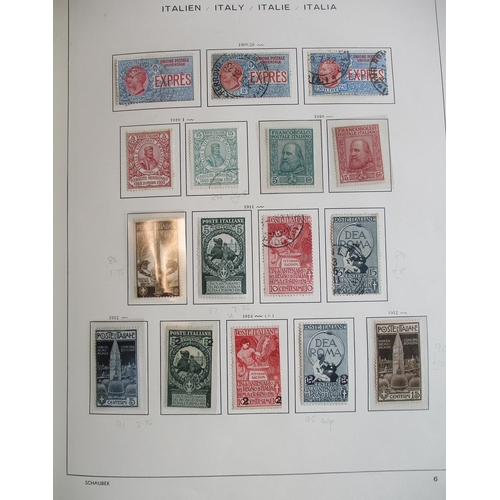 301 - Italy. Early to modern M/U coln in two albums, good range of classics, 1890 vals to 1.75l, 1901 vals... 