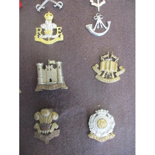 134 - Collection of metal cap badges mounted on a board within a glass frame including Para Regt (3), Bord... 