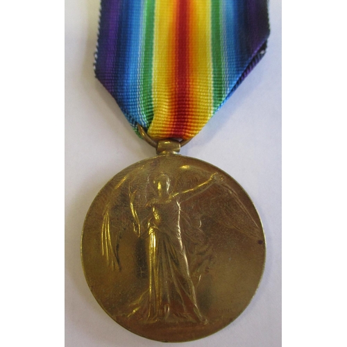 18 - WW1 range with:
1. BWM and Victory Medal to 8569 Pte E. Brinsdon Worc R. about very fine. 
2. BWM an... 