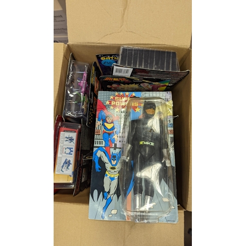 389a - Accumulation of collectable items generally good to excellent condition in good to excellent boxes w... 