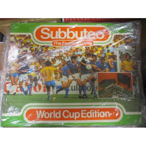 408 - Range of collectable Subbuteo sets, generally in good to excellent boxes, with Football (4) (Mexico ... 