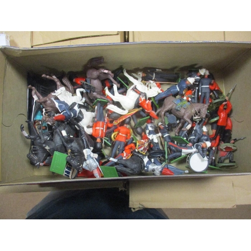 413 - Unboxed collection of model soldiers in mixed condition, majority Zulu war figures plus range of mar... 