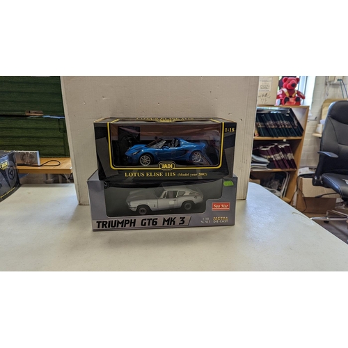 435 - Collection of 1:18 scale model cars, generally near mint to mint in near mint to mint boxes, includi... 