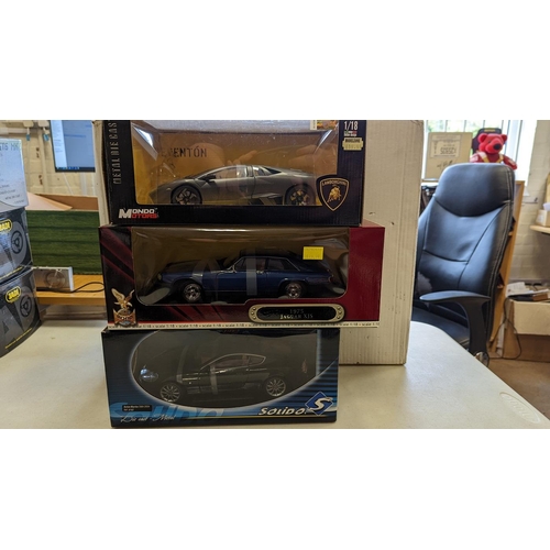 435 - Collection of 1:18 scale model cars, generally near mint to mint in near mint to mint boxes, includi... 