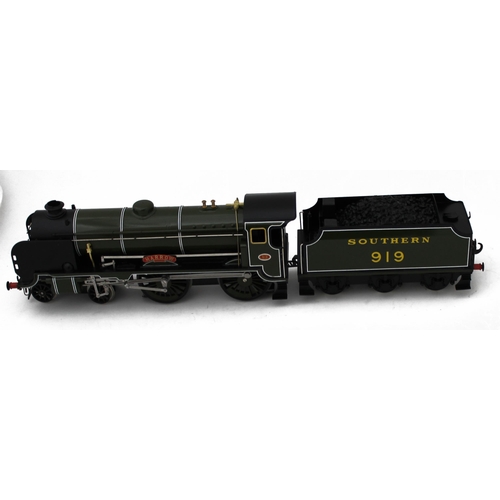 524 - Ace. O gauge steam locomotive with tender Schools class Harrow 919 4-4-0 generally excellent in exce... 