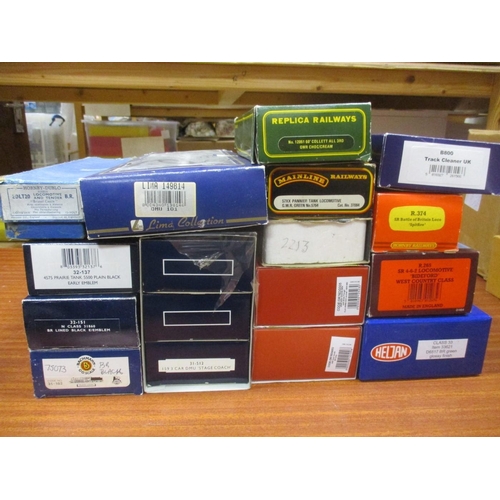 560 - Range of OO gauge locomotives, generally excellent to mint in very good to near mint boxes, with Bac... 