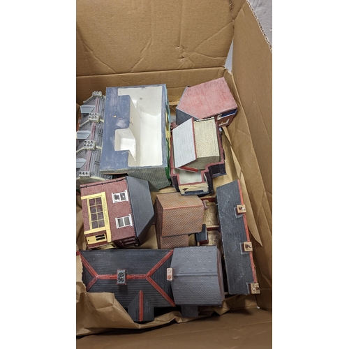 593 - Collection of unboxed OO gauge train accessories, generally good to excellent with Hornby Coaches (1... 