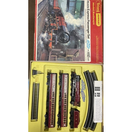 596 - Collection of train sets with Hornby steam locomotives with tenders Flying Scotsman 4472 4-6-2 No RS... 