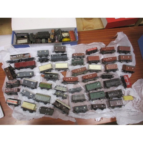 602 - Collection of OO gauge unboxed coaches (63) and wagons (40) in mixed condition, plus range of empty ... 