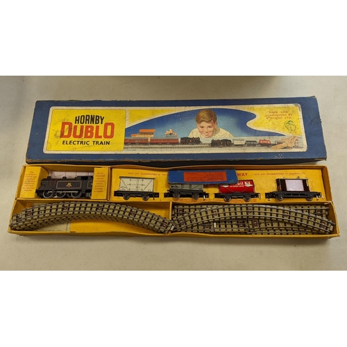 636 - Hornby Dublo. Collection of model railways including  Hornby Dublo electric train set, Hornby 