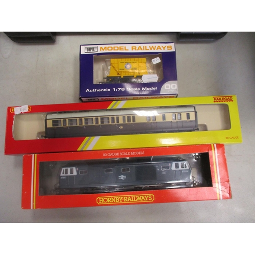 655 - Hornby. Mainly Hornby with boxed sets with Tornado Pullman Express No R1169 (incomplete, only has lo... 