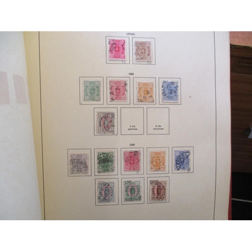 219 - Finland. Early to modern U/FU coln in 2 printed albums with a useful selection of 13 Serpentine roul... 