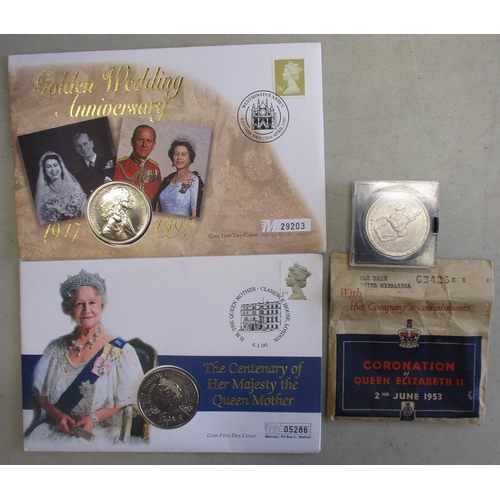 468 - Collection with Royal Mint uncirculated folders 2003 Anniversary, 1983, various £5 (6), coin covers ... 