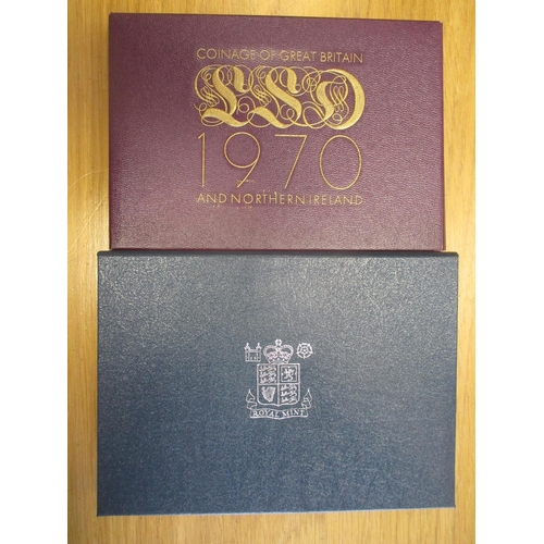 471 - Range with proof cased sets FDC 1970, 83, uncirculated folders 1983, 89, 90 (4), 91 (2), 92 (2) and ... 