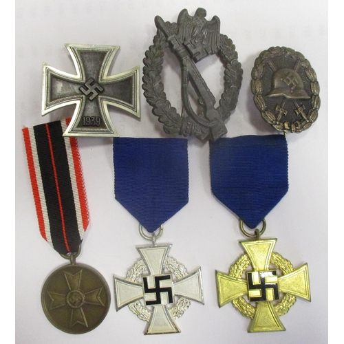 94 - Third Reich. Mixed collection including War Merit Cross with swords, War Merit Cross without swords,... 