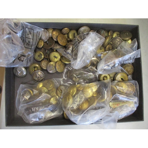 117 - Collection of military and civilian buttons in 4 boxes and loose, all world, mainly QV-KGVI, good ra... 