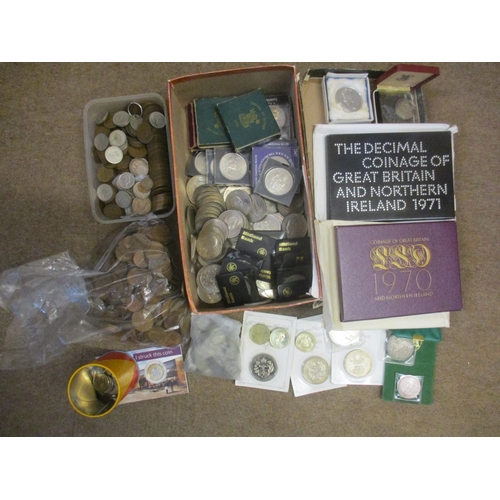 229 - Loose accumulation of circulated coins in mixed condition, includes 1935 crown, commemorative crowns... 