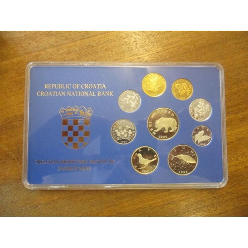 410 - Investment Gold lot - documents required. Croatia. Pair of proof cased sets FDC, with 1994 900th Ann... 