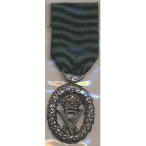 46 - 1892 QV Volunteer Officer's Decoration un-named as issued, missing oak leaf brooch bar, London 1892 ... 