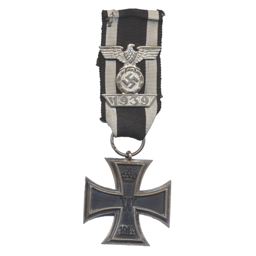 95 - Third Reich. 1914 Iron Cross 2nd Class (ring stamped SW) with 1939 Clasp to the Iron Cross 2nd Class... 