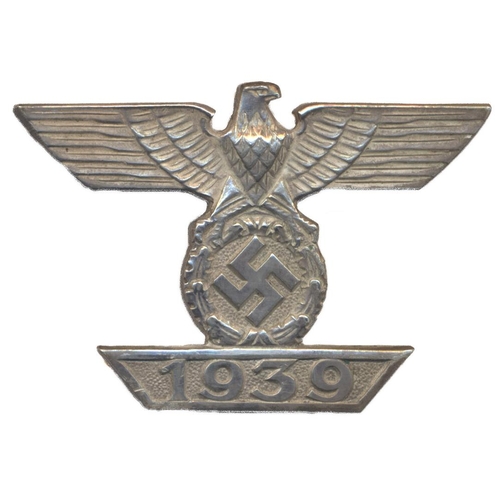 98 - 1939 Clasp to the Iron Cross 1st Class, clasp hook slightly crushed, good very fine. (See photo) (Y)