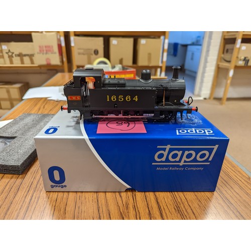 535 - Dapol. Range of O gauge Dapol locomotives and wagons, generally mint in near mint to mint boxes, wit... 