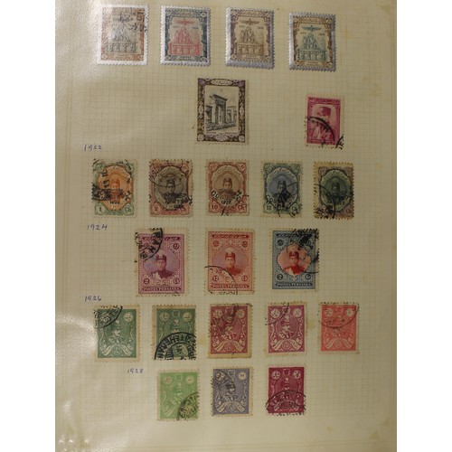 69 - World early to modern M/U coln in 10+ albums and loose, GB with good range of comems and defins with... 