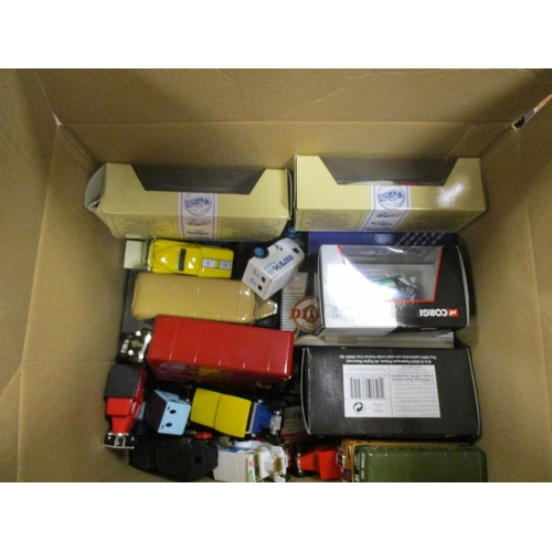 422 - Collection of Cars, Buses and Lorries boxed and unboxed in mixed condition featuring Corgi, EFE and ... 