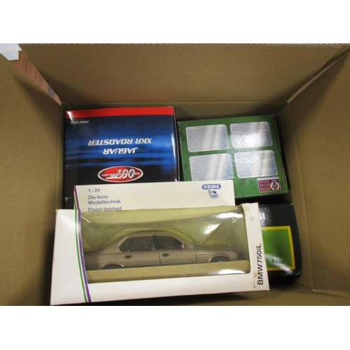 423 - collection of Cars, Vans and Military Vehicles mint in generally excellent boxes with Mamod Showmans... 