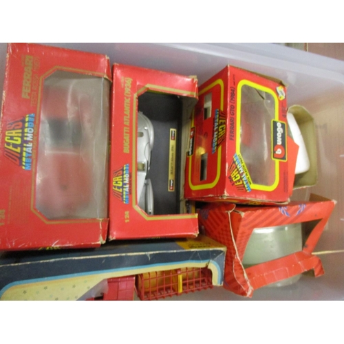 449 - Collection of Cars and Lorries boxed and unboxed in mixed condition with Burago, Matchbox, Corgi and... 