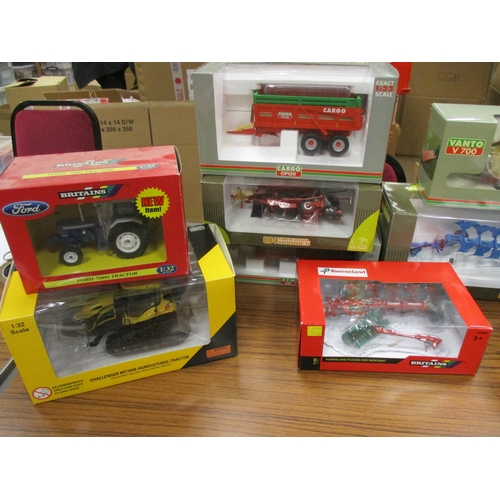 461 - Collection of 1:32 Farm machinery mint in excellent boxes featuring Britains Ford 7000, Kverneland C... 