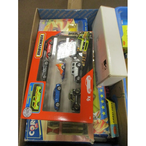 400 - Collection of Cars and Lorries generally mint in excellent boxes with Corgi and Matchbox etc. (4B)