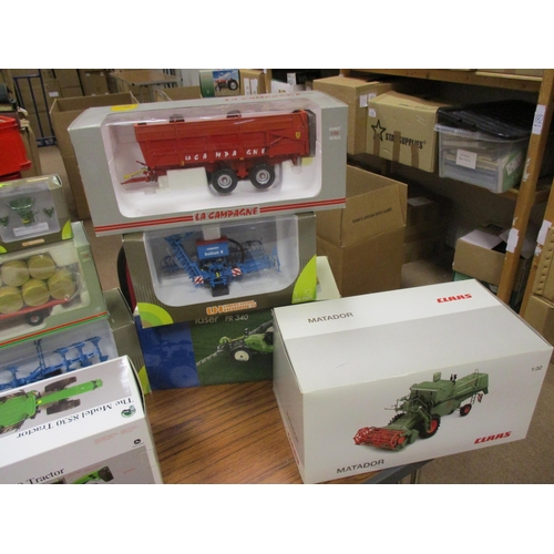 461 - Collection of 1:32 Farm machinery mint in excellent boxes featuring Britains Ford 7000, Kverneland C... 