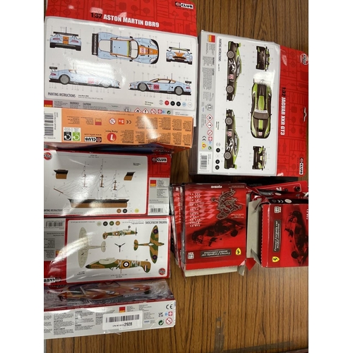 541 - Collection of kits with Revell 1/24 London bus No 07651, 69 Comaro No 851749, Ford Mustang No 851748... 